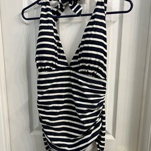 Gap XL one pice bathing suit. Only worn once. No defects and in great condition!